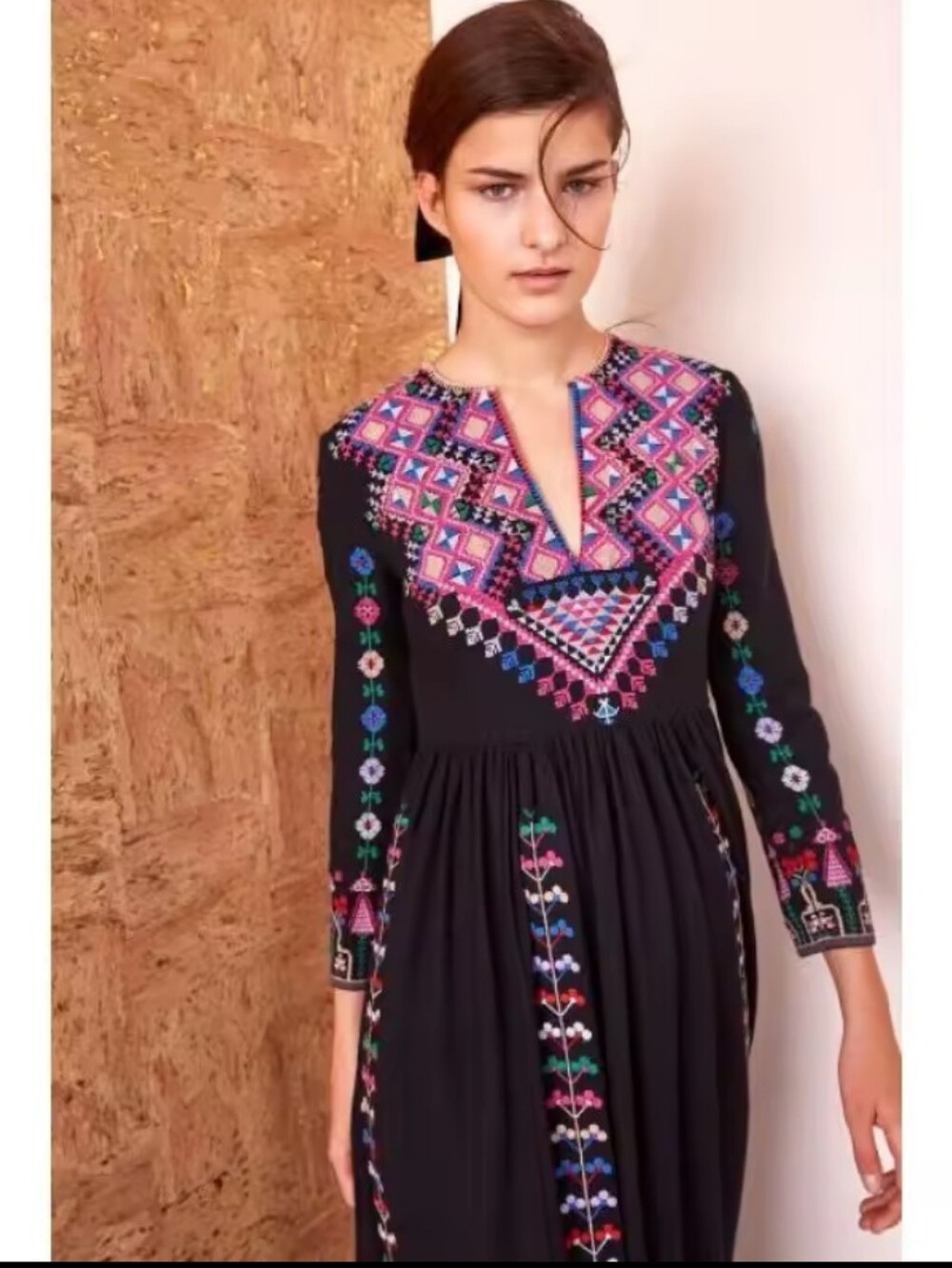 Elegant Black Floral Embroidered Long Sleeve Dress - Picture 15 of 16